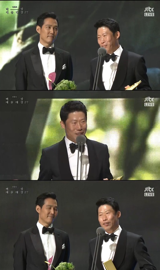 잘 생긴 유해진 배우 유해진이 제51회 백상예술대상에서 영화 해적: 바다로 간 산적으로 남우조연상을 수상했다./JTBC방송캡처