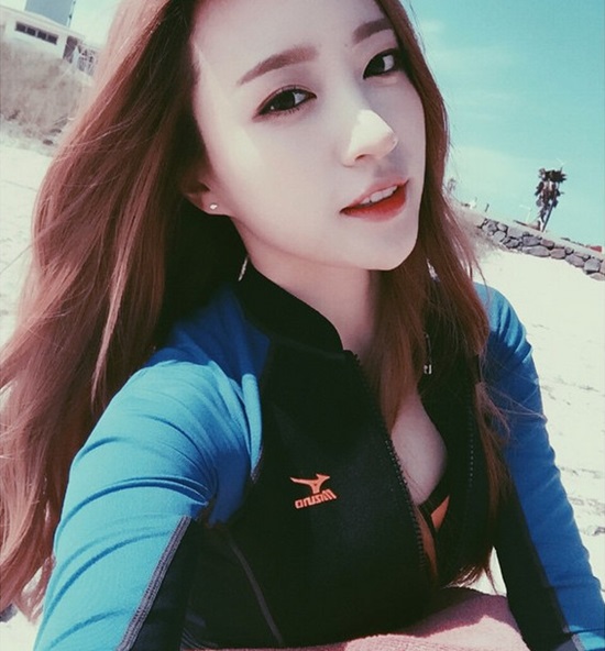 하니의 은근 노출. EXID 하니가 제주도에서 찍은 셀카를 공개했다./하니 인스타그램