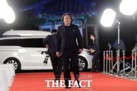 [TF포토] 최민식, '레드카펫에서 당당할 수 있는 배우'