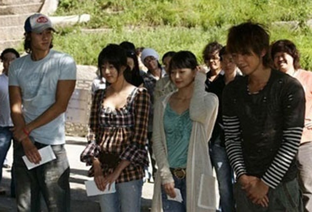 김사랑. 김사랑의 10년 전 사진이 공개됐다. 김사랑은 풍성한 볼륨을 보여줘 눈길을 끌었다. / 온라인 커뮤니티 캡처