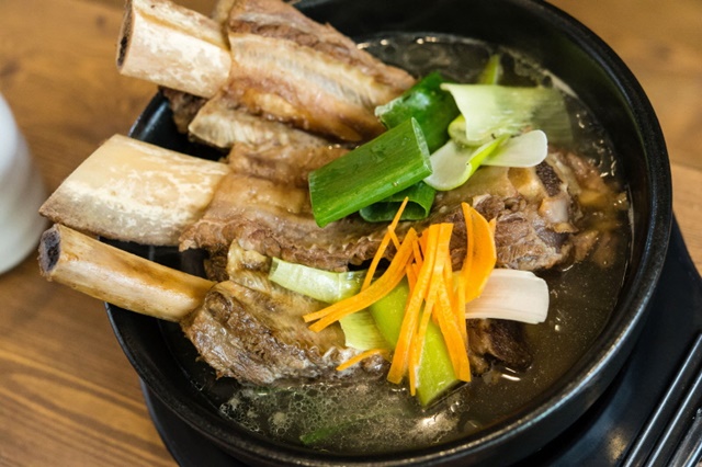 생방송투데이 대왕갈비찜. 생방송 투데이 대왕갈비찜 맛집이 소개돼 눈길을 끌었다. /이랴갈비탕찜 제공