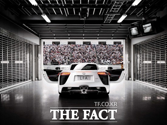 렉서스, 어메이징 익스피리언스 데이 시행 렉서스가 한국 진출 15주년을 맞아 이색 서킷 시승행사인 렉서스 어메이징 익스피리언스 데이를 시행한다고 28일 밝혔다. / 렉서스 제공