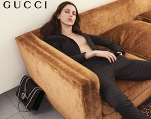 구찌, 무슨 제품을 얼마에 판매하나 명품 브랜드 구찌가 29일 50% 할인 행사에 들어가면서 구매를 원하는 사람들의 문의가 급증하고 있다. /구찌 광고 캡처