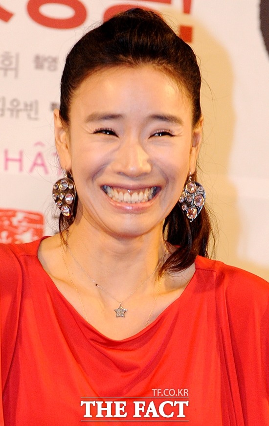 윤현숙 아버지 알고 보니! 윤현숙이 실시간 검색어에 등장하며 화제가 된 가운데 윤현숙이 아버지를 속였다고 해 이목이 집중됐다. /더팩트DB