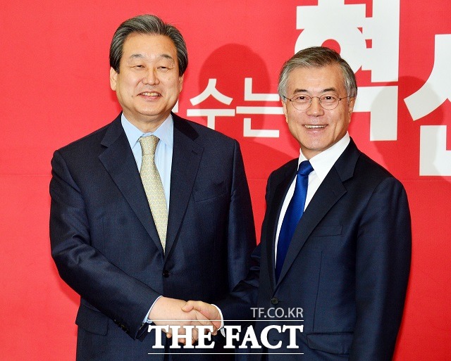 다행 vs 보여주기 식 공무원연금 개정안 통과를 놓고 SNS 상에서 다양한 말이 오가고 있다. 여야는 29일 새벽 공무원연금 개정안을 우여곡절 끝에 통과시켰다./임영무 기자