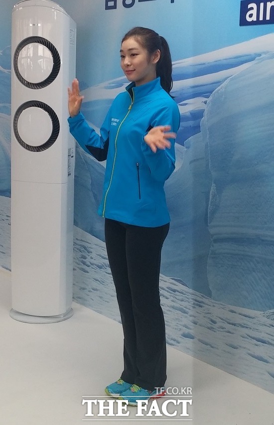 피겨 여왕의 미소! 일일 스케이트 전도사로 나선 김연아가 30일 목동아이스링크장에서 미소 짓고 있다. / 목동아이스링크장 = 이현용 기자