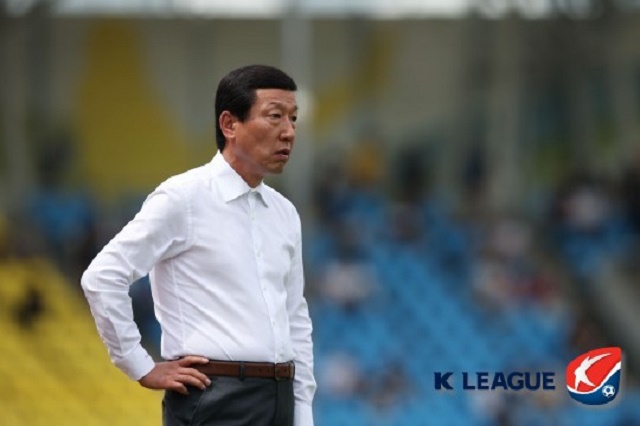 단점이 모두 나왔다! 최강희 전북 감독이 31일 탄천종합운동장에서 열린 현대오일뱅크 K리그 클래식 2015 13라운드 성남 FC와 원정 경기에서 1-2로 역전패한 뒤 선수들의 정신력과 집중력을 꼬집었다. / 한국프로축구연맹 제공