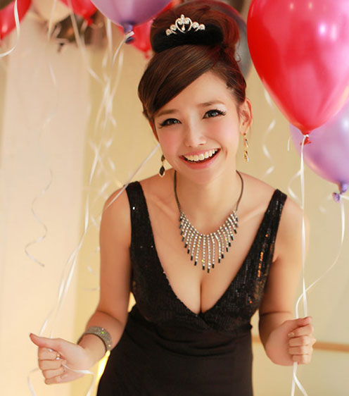 하연수 최강 동안 베이글녀! 하연수가 빼어난 외모로 눈길을 끌고 있다./ 온라인 커뮤니티