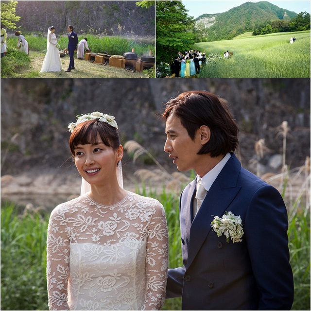 조촐하게 우리끼리 결혼했어요. 지난 30일 강원도 정선에서 깜짝 결혼식을 올린 배우 원빈과 이나영 커플은 늘 이런저런 소문의 중심지였다. /이든나인 제공