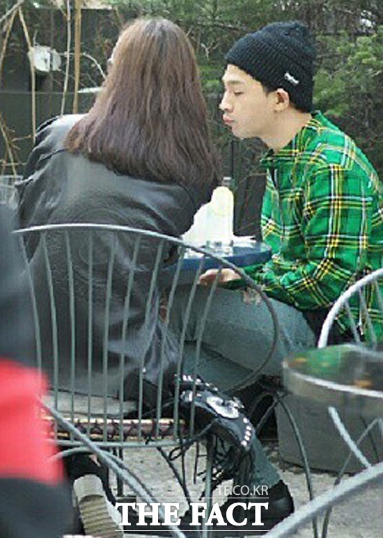 태양(오른쪽)과 민효린의 데이트 현장. 두 사람은 서울의 한 카페에서 주위의 시선을 의식하지 않고 데이트를 즐겼다. /독자 제공