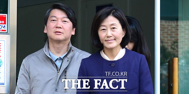 안철수 김미경 부부. 안철수 의원과 김미경 교수는 잘 알려진 대로 서울대 1년차 선후배 사이다./더팩트 DB