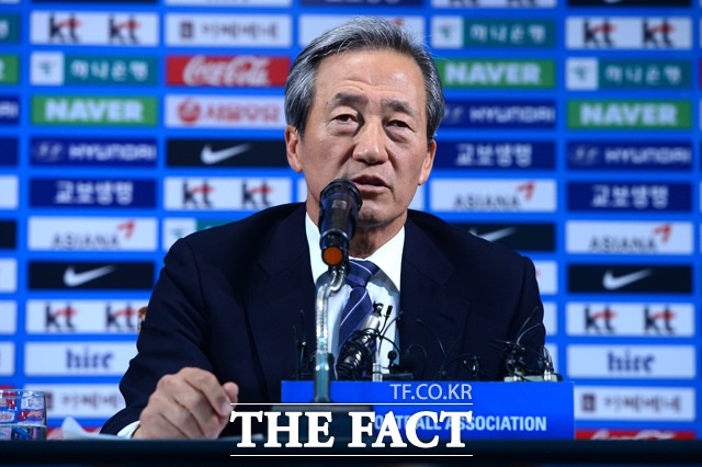정몽준 대한축구협회 명예회장이 3일 FIFA 회장 출마에 관한 생각을 밝히고 있다./축구회관=남윤호 기자