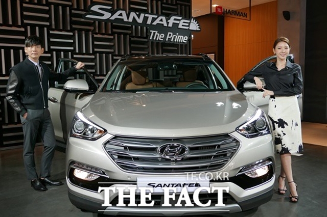 싼타페 더 프라임, 기존 모델과 다른 점은? 싼타페 더 프라임이 출시되면서 기존 모델과 다른 점이 무엇인지 네티즌의 관심이 쏠렸다. /더팩트DB