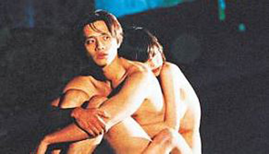 강예원, 개명한 이유는? 강예원(오른쪽)이 개명한 이유가 눈길을 끌고 있다. / 영화 마법의 성 포스터