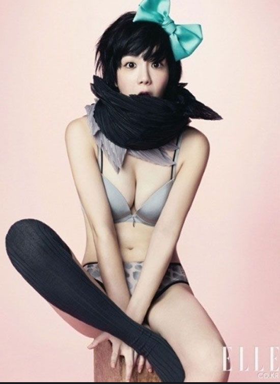 에이미 몸매. 에이미는 패션 잡지 엘르걸 화보 촬영에서 섹시한 매력을 발산했다. /엘르