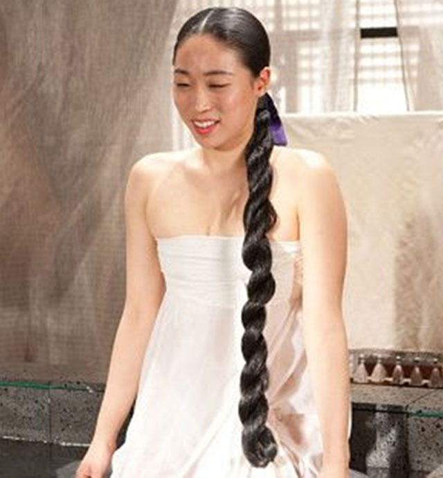 이미도 19금 폭탄 발언. 배우 이미도가 에로영화 첫 관람기를 고백해 주목받고 있다. / 영화 나는왕이로소이다 스틸