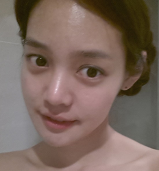 안현모 민낯. 안현모 기자의 SNS에 올라온 사진 한 장이 다시금 주목을 받고 있다. / 안현모 SNS