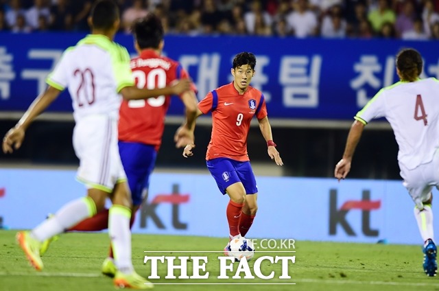 한국 아랍에미리트, 손흥민 Vs 오마르 '에이스 전쟁' - 축구 > 기사 – 더팩트” style=”width:100%” title=”한국 아랍에미리트, 손흥민 vs 오마르 ‘에이스 전쟁’ – 축구 > 기사 – 더팩트” loading=”lazy”><figcaption>한국 아랍에미리트, 손흥민 Vs 오마르 ‘에이스 전쟁’ – 축구 > 기사 – 더팩트</figcaption></figure>
<figure><img decoding=