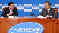 [TF포토] 대화하는 장더장 중국 전인대 상무위원장-문재인 대표