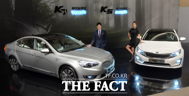 기아자동차가 당초 내년초 출시 예정이던 신형 K7(프로젝트명 YG)을 연말에 내놓기로 했다.  /더팩트 DB