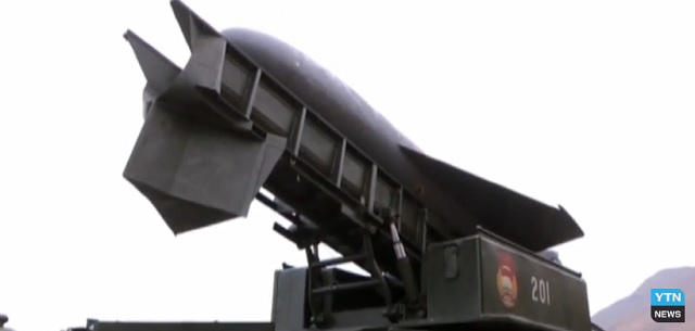 북한, 동해상 미사일 발사 북한이 14일 오후 동해상으로 KN-01 단거리미사일 3발을 발사했다./YTN 뉴스 화면 갈무리