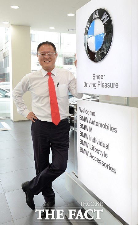 BMW 판매왕이 말하는 세일즈 이야기 10년 연속 연간 판매실적 순위에서 톱10에 이름을 올리며 BMW코리아 최초 명예의 전당 1호에 오른 코오롱 모터스 구승회 부장을 <더팩트>가 만나 세일즈 노하우를 들어봤다. / 임영무 기자