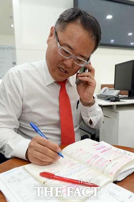 구 부장이 말하는 성공적인 세일즈의 첫 번째는 YES맨이 되는 것이다. 인터뷰를 하는 내내 구 부장의 휴대전화에서는 벨소리가 끊이지 않았다.