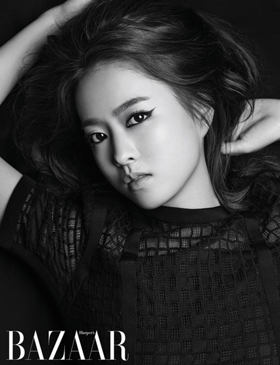 1박 2일 박보영, 고혹적인 화보. 박보영이 최근 화보에서 1박 2일에서 보여준 귀여운 이미지와 달리 섹시한 매력을 뽐내 눈길을 끌고 있다. /바자 제공