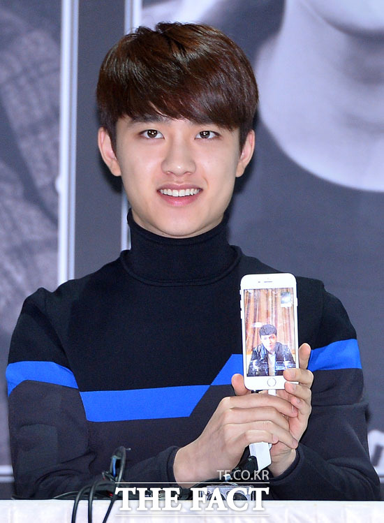 도경수, 조인성 팬 인증. 그룹 엑소의 멤버 도경수(엑소 디오)가 배우 조인성의 헤어스타일을 따라한 것이 눈길을 끈다. /더팩트 DB