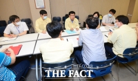 [TF포토] 삼성서울병원에 상주하는 '방역관리 점검‧조사단'