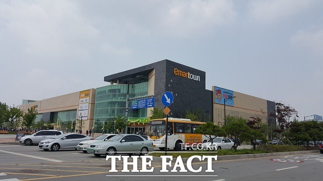지난 18일 일산서구에 개장한 이마트타운 /변동진 기자