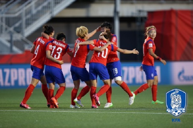 한국 2-1 스페인 한국이 18일 캐나다 오타와의 랜스다운 스타디움에서 열린 2015 FIFA 캐나다 여자 월드컵 조별리그 E조 3차전 스페인과 경기에서 2-1 승리를 거두고 16강에 올랐다. / 대한축구협회 제공