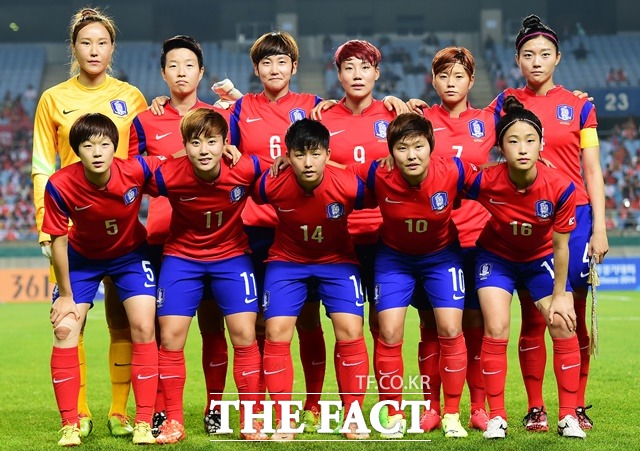 한국 스페인, 사상 첫 월드컵 16강 진출! 한국 여자 축구 대표팀이 스페인을 꺾고 승리를 거둬 16강 진출을 확정 지었다. /더팩트 DB