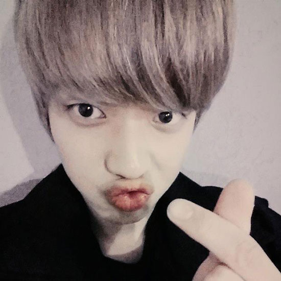 틴탑 니엘. 그룹 틴탑의 니엘이 자신의 입술에 대해 언급해 눈길을 끈다. / 니엘 인스타그램