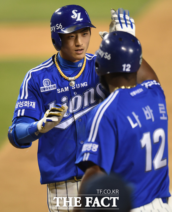 구자욱, 올스타 진출 유력. 삼성라이온즈의 구자욱이 2015 프로야구 올스타 투표에서 19일 현재 드림팀 1루수 부문 1위를 달리고 있다. / 더팩트DB