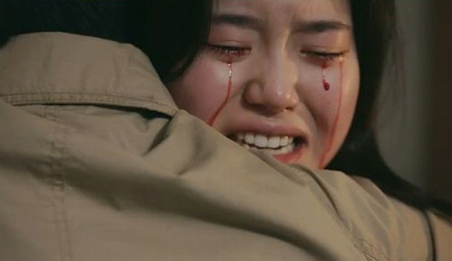 조혜정 열연 본 조재현 반응은? 배우 조재현의 딸 조혜정이 피눈물을 흘리는 연기를 하고 있다. / OCN 방송화면