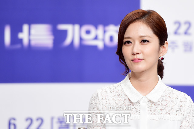 가수 겸 배우 장나라. 2001년 데뷔해 각종 시상식의 상을 휩쓸었던 장나라. /더팩트