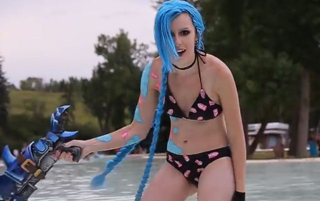 롤인벤에 징크스를 코스프레한 사진이 눈길을 끌고 있다. /롤 인벤 게시판 캡처