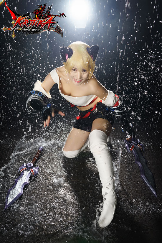 롤 인벤에 크리티카 코스프레 이미지가 눈길을 끌고 있다. /크리티카: 천상의 기사단