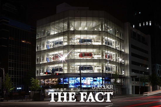 현대차, 토크 이벤트 시행 고객 소통의 장 마련 현대자동차가 자사 브랜드 체험관 현대 모터스튜디오에서 토크 이벤트를 진행, 고객과 소통 강화에 나선다.  / 현대자동차 제공