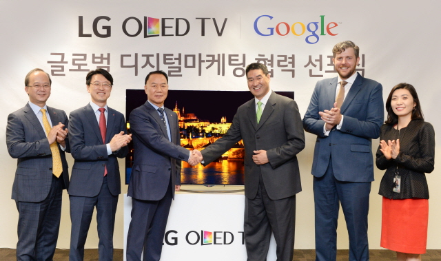 공동 마케팅 전개 LG전자와 구글이 22일 올레드 TV 디지털 마케팅 협력 선포식을 가졌다./ LG전자 제공