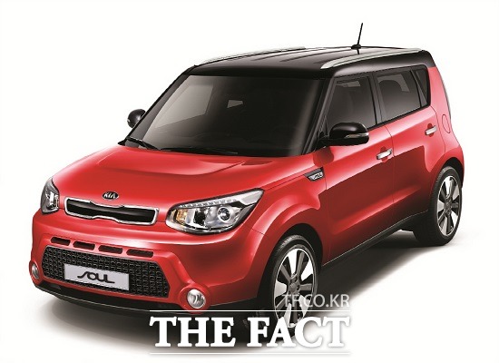 기아차, 7단 DCT 적용 2016 쏘울 출시 기아자동차가 고객 선호사양을 확대 적용해 상품성을 강화하고 7단 DCT 적용으로 연비를 향상시킨 2016 쏘울을 출시했다고 24일 밝혔다. / 기아자동차 제공