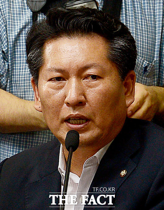 정청래 선처 탄원 봇물. 새정치민주연합 정청래 의원의 징계가 1년에서 6개월로 줄어들었다. /더팩트 db