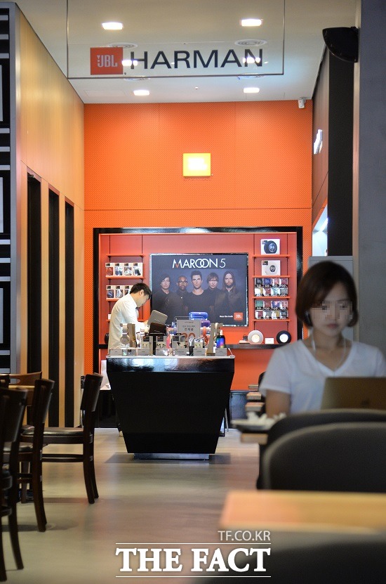 현대차는 지난 4일 오토스퀘어 내부에 JBL 브랜드 스토어를 오픈했다.