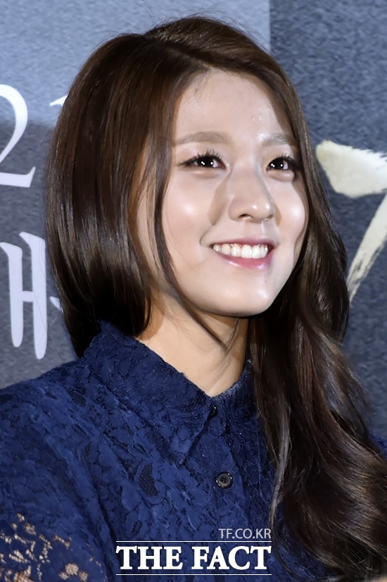 설현, 연애 경험 공개. 설현이 방송에서 연애 경험을 고백했다. /더팩트 DB