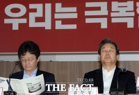 [TF포토] 김무성-유승민, '우리는 극복(?)'