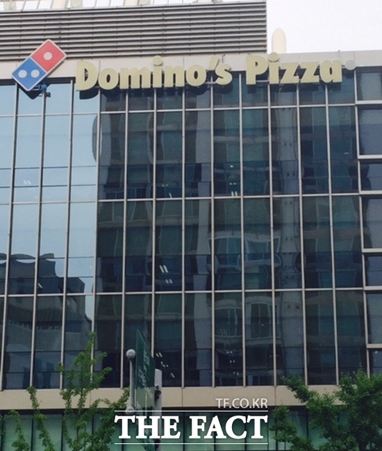 도미노피자는 가맹점주들과 메뉴 및 프로모션 등에 관해 자주 모임을 갖고 좋은 관계를 유지하고 있다며 가맹점주협의회 설립에 대해서는 필요없다는 입장이다.