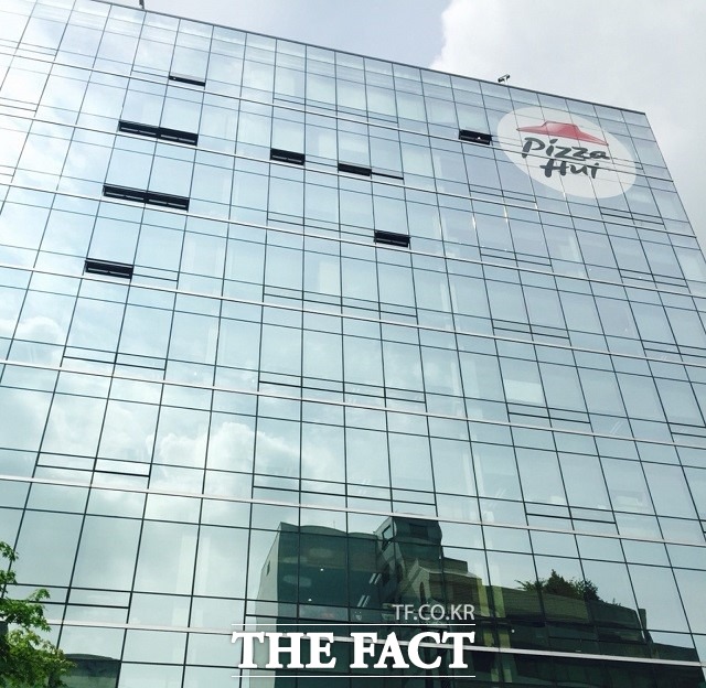 피자헛가맹점주협의회는 지난 5일 한국피자헛의 불공정거래행위를 공정거래위원회에 신고하고, 지난달 18일 서울중앙지방법원에 부당이득반환청구소송을 제기했다.