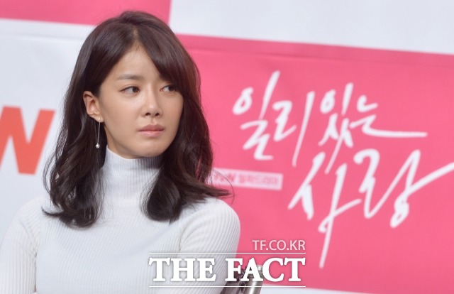이시영 루머 해명. 배우 이시영이 동영상 관련 루머에 휩싸인 가운데 강력한 법적 대응을 예고했다. /더팩트DB