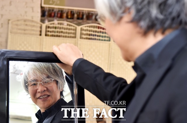 다시 태어난 임상수 임 감독은 나의 절친 악당들을 통해 기존의 자신을 죽이고 새로운, 유쾌한 본인으로 다시금 살고자 했다. /이새롬 기자